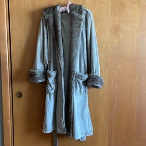 Pottery barn faux fur robe